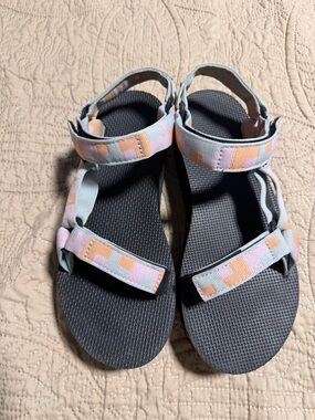 Teva Adjustable platform Sandals in Pastel Pink & Peach
